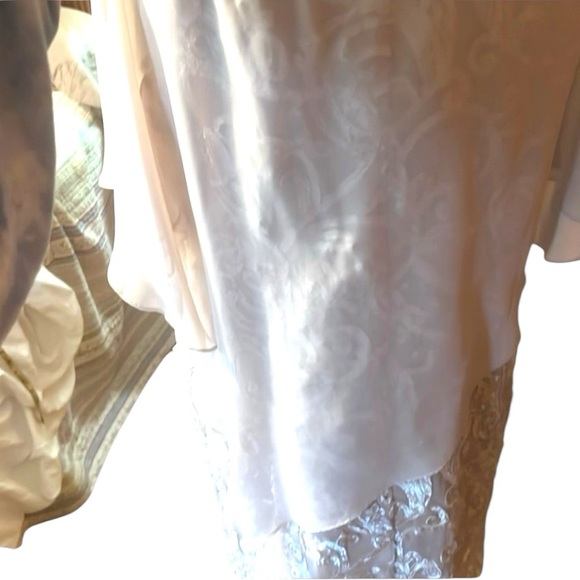 Studio one appliqué dress with sheer overlay. - Picture 6 of 10